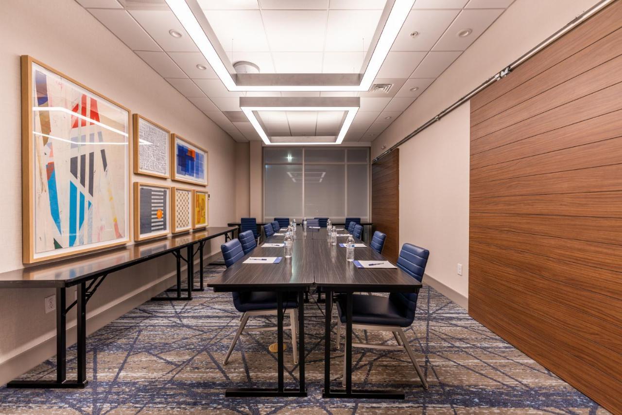 Holiday Inn Express & Suites Charlottesville By Ihg Exterior foto